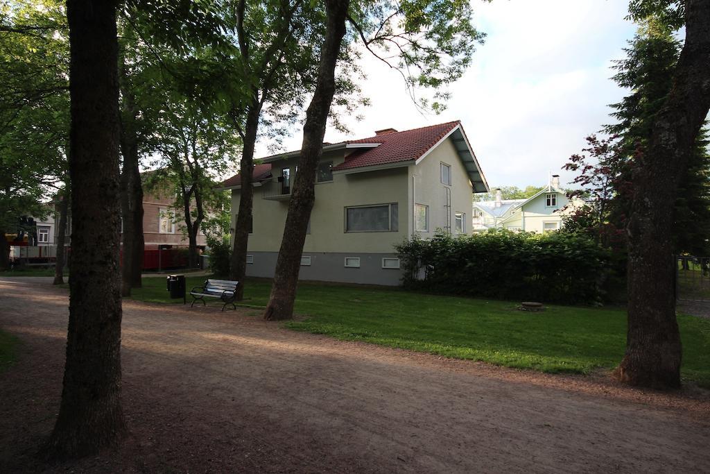 Majoitushuoneisto Tuomipuisto Apartman Naantali Kültér fotó