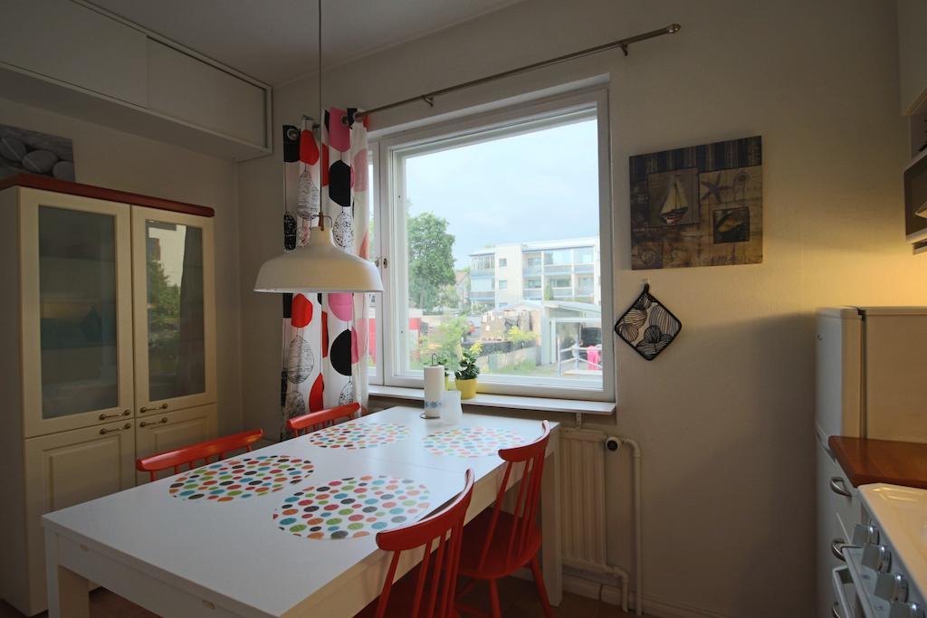 Majoitushuoneisto Tuomipuisto Apartman Naantali Szoba fotó